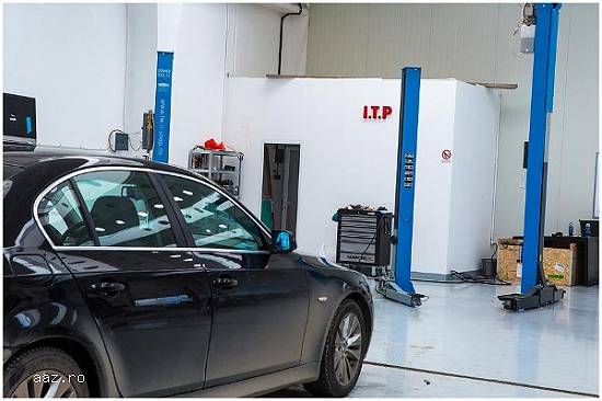 Vand service auto complet utilat,  1000 mp URGENT
