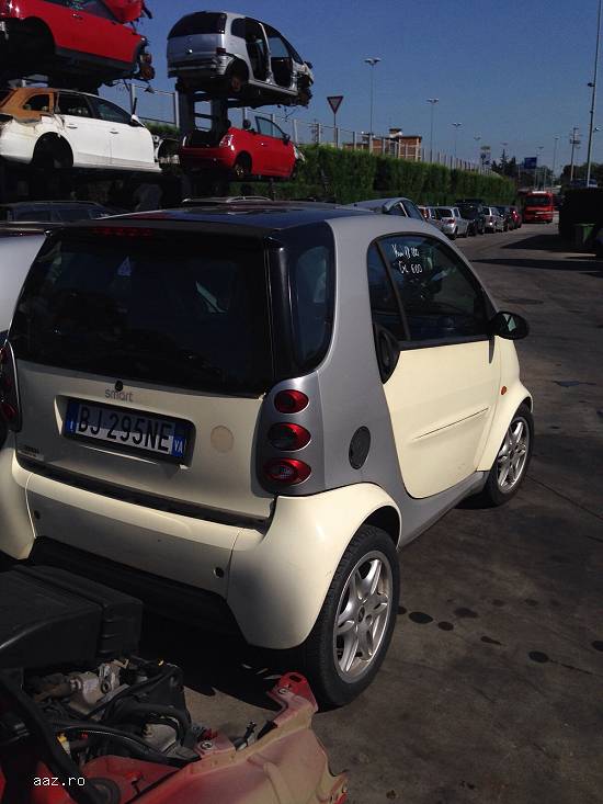 Dezmembrez Smart ForTwo 2001