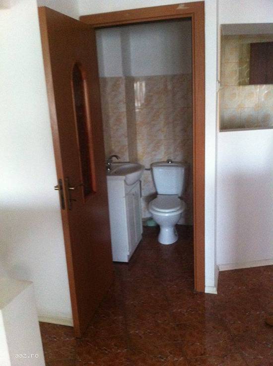 Inchiriez apartament 3 camere