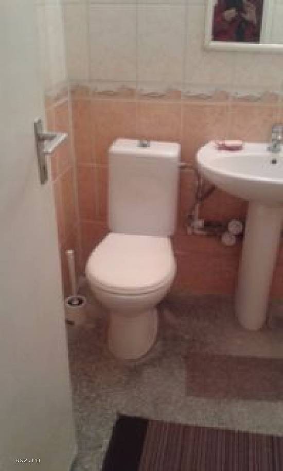 Inchiriez apartament nemobilat Piata Sudului