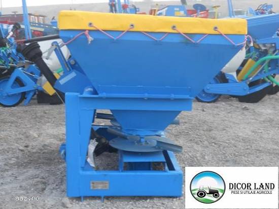 Fertilizator marca Mecanica Ceahlau model 2 MIS 600.