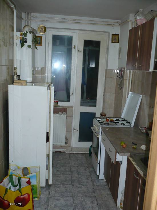 Ofer spre inchiriere apt 3 cam dec central