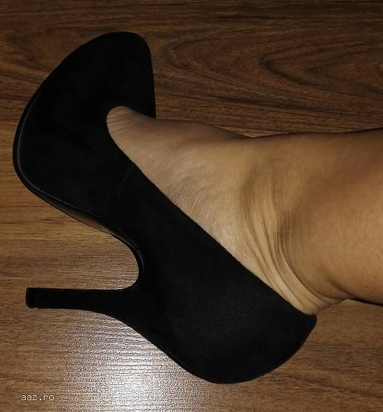 Pantofi cu toc inalt superbi!!