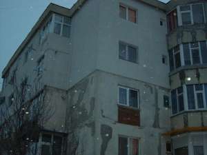 Urgent vand apartament 2 camere decomandate in Navodari