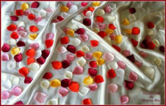 Petale artificiale de trandafir din material textil - satin
