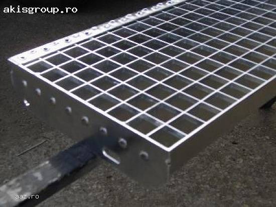 Trepte metalice scari,  la comanda