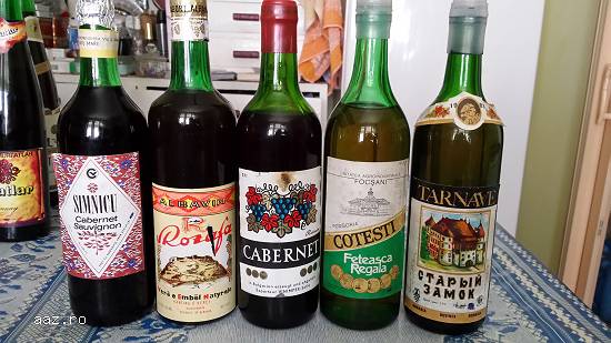 Sticle de vin foarte vechi,  de colectie