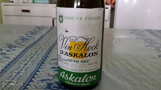 Sticle de vin foarte vechi,  de colectie