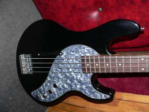 vand chitara bass cu cel mai larg sortiment de sunete profesionale: Variax de Line 6