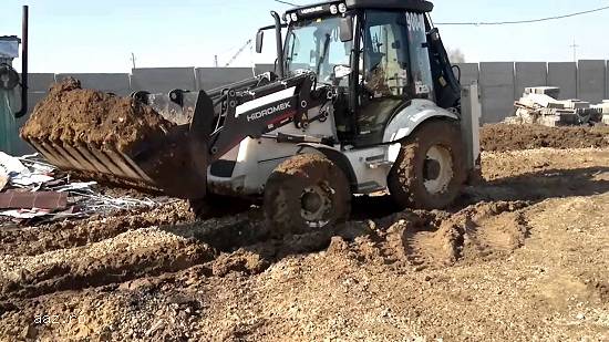 Inchiriere buldoexcavator Campina