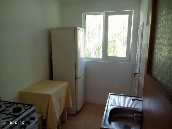 Inchiriere apartament 2 camere,   decomandat - Centru