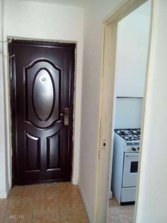 Inchiriere apartament 2 camere,   decomandat - Centru
