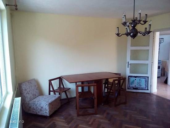 Inchiriere apartament 2 camere,   decomandat - Centru