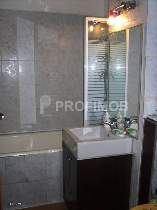 Vanzare apartament decomandat,  Titulescu
