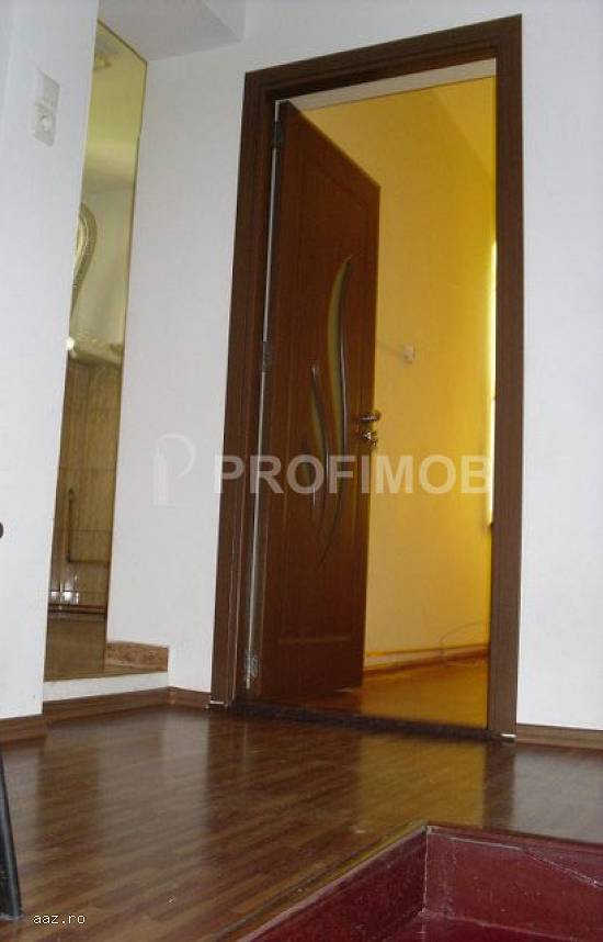 Apartament in vila,  Mihalache,  curte proprie