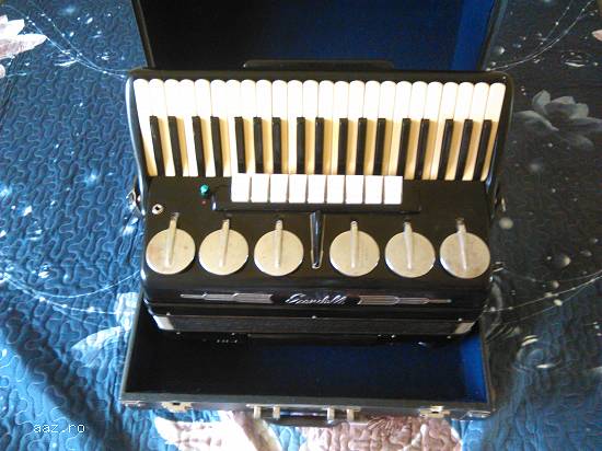 Vand acordeon Scandalli