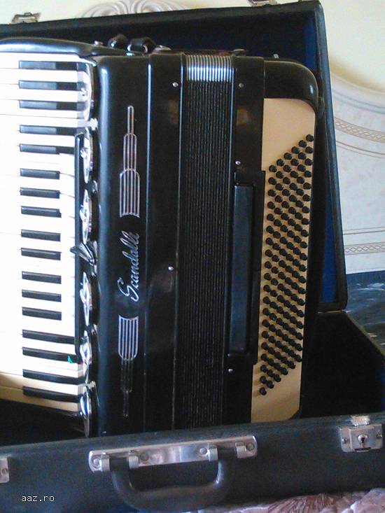 Vand acordeon Scandalli