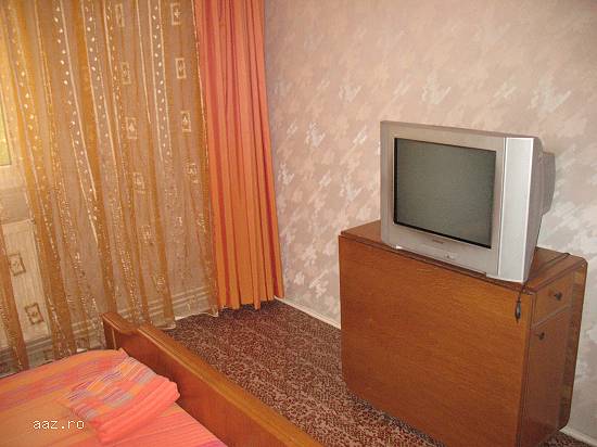 INCHIRIEM APARTAMENT CU 3 CAMERE ZONA RAHOVA