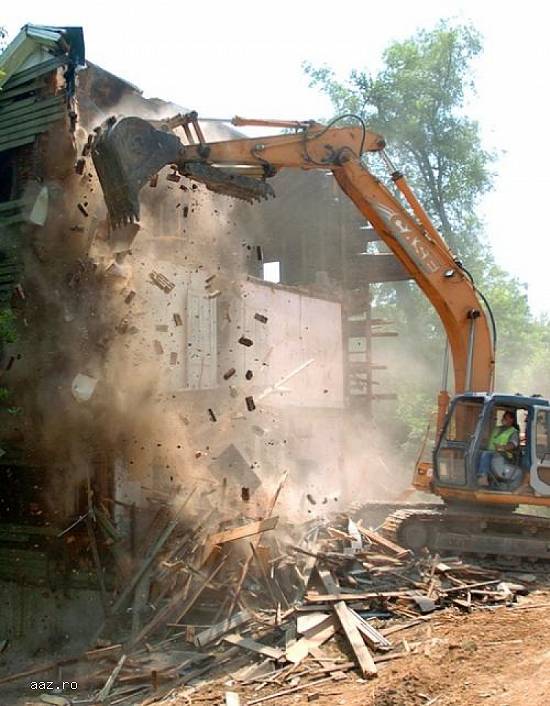 DEMOLARI Sapaturi fose fundatii case beciuri iazuri Demolari case vechi ridicarea moluzului