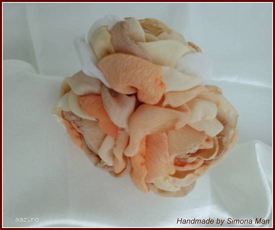 Accesoriu pentru par cu flori crem handmade