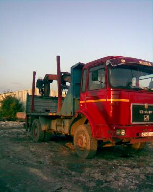 vand autoutilitara de transportat busteni dotat cu macara  si remorca