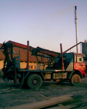 vand autoutilitara de transportat busteni dotat cu macara  si remorca