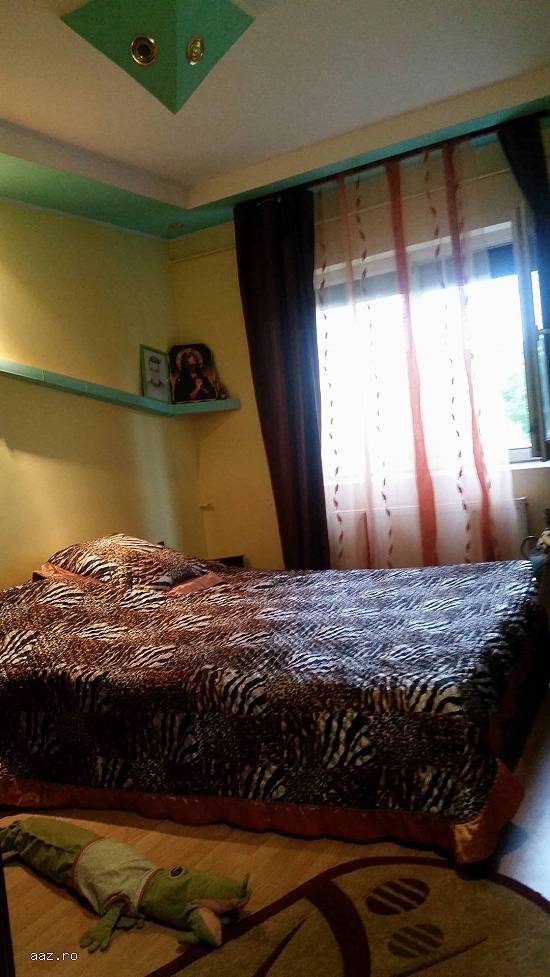 Vand Apartament 3 camere