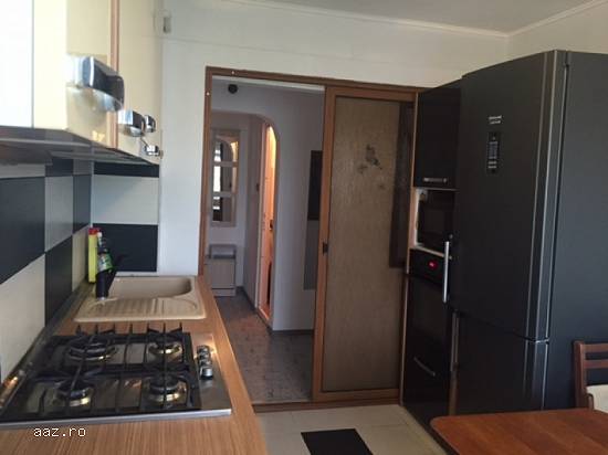 Inchiriez apartament 3 camere la 30 metri de noua plaja,  Faleza Nord