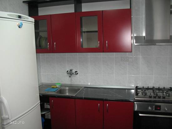 INCHIRIEM APARTAMENT CU 3 CAMERE ZONA RAHOVA