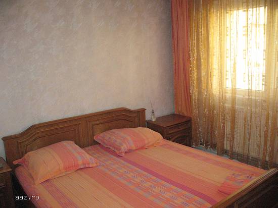 INCHIRIEM APARTAMENT CU 3 CAMERE ZONA RAHOVA