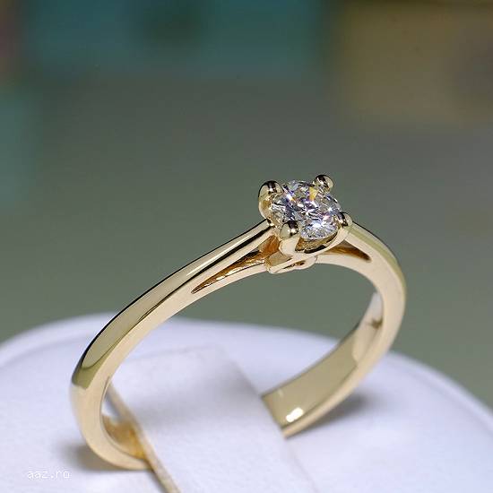 Inel de logodna cu design inima din aur cu diamant 583