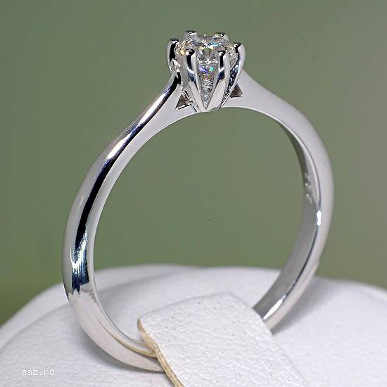Inel de logodna din aur cu diamant 013