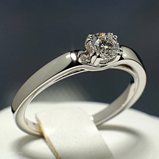 Inel de logodna din aur cu diamant 122278