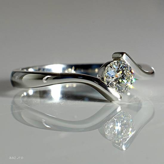 Inel de logodna din aur cu diamant 060
