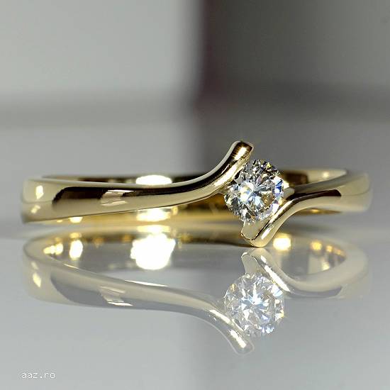 Inel de logodna din aur cu diamant 060