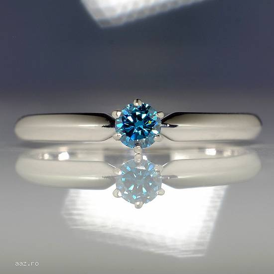 Inel de logodna din aur cu diamant albastru 009DB