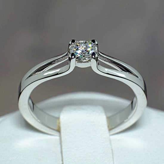 Inel de logodna din aur cu diamant 515