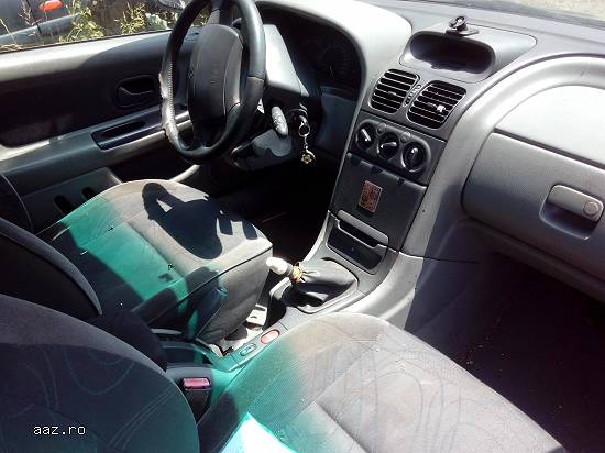 Dezmembrez Renault Laguna 1.6 benzina 16V