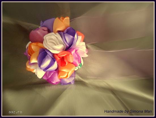 Corsaj de mana cu frezii realizate handmade