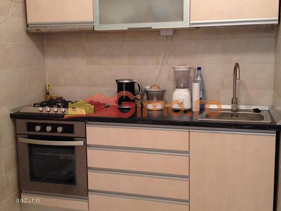 Apartament de vanzare 3 camere,  zona Perla,  Romana