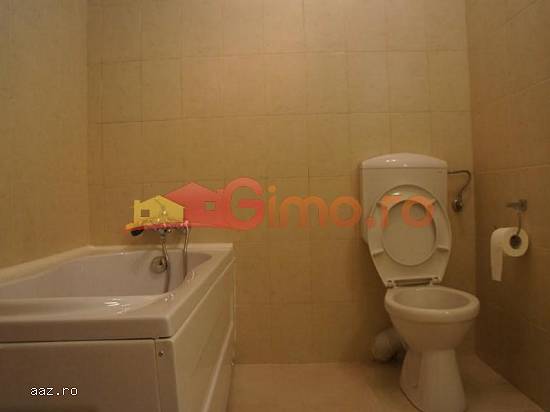 Apartament de vanzare 3 camere,  zona Perla,  Romana