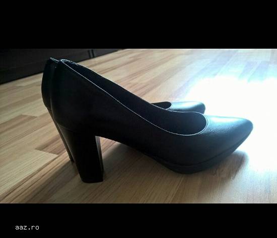 vand cinci perechi pantofi
