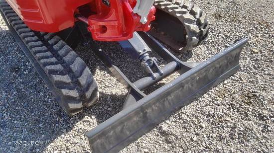 Tractor mini excavatoare Takeuchi TB23R