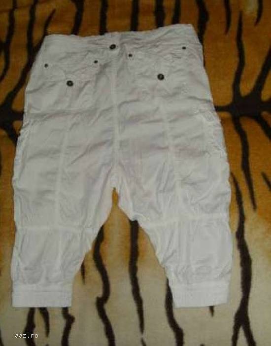 Pantalni trei sferturi cu turul lasat