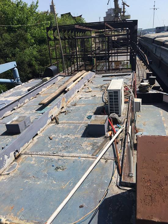Lichidator judiciar,    vand in bloc 4 nave ancorate in Giurgiu