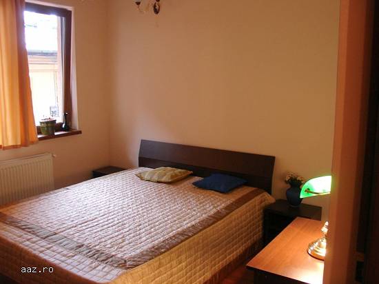 Vand apartament 3 camere Crangasi - maternitate