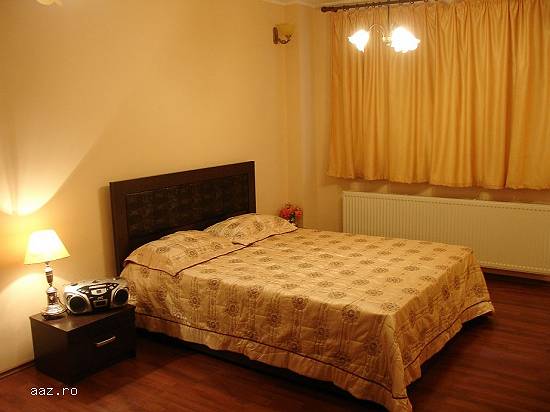 Vand apartament 3 camere Crangasi - maternitate