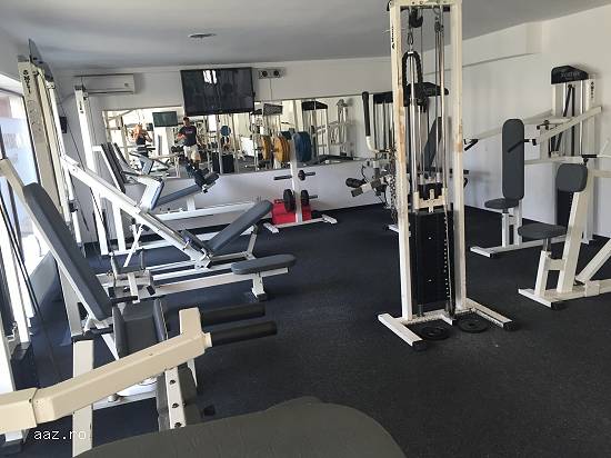 Vand aparate pentru sala fitness completa