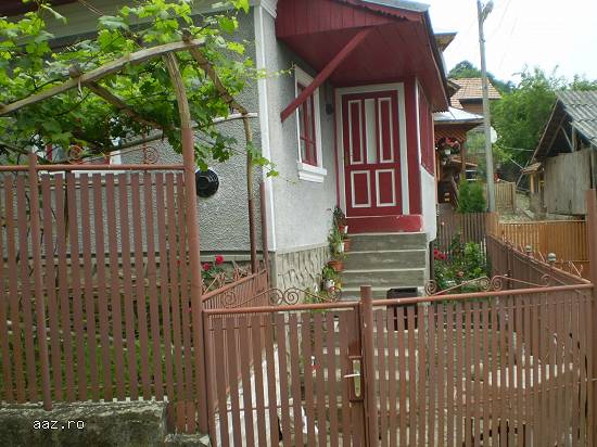 Oferta casa si teren intr-o zona unde domneste linistea,   simplitatea si natura.