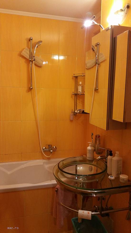 Vand apartament 3 camere Teiul Doamnei / Obor